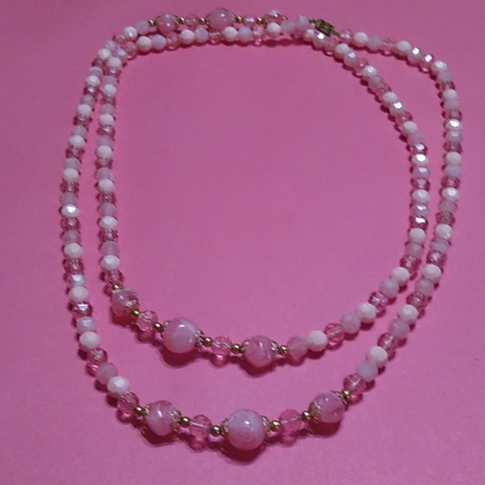 PRETTY IN PINK BEADED NECKLACE